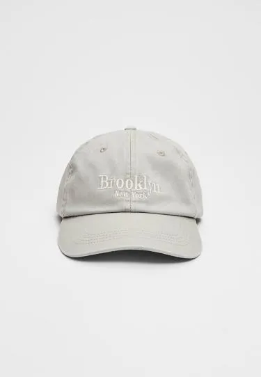 Кепка с надписью BROOKLYN