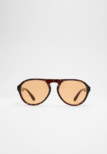 Aviator style sunglasses