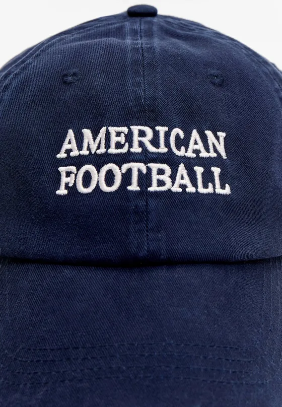 Кепка с надписью American Football